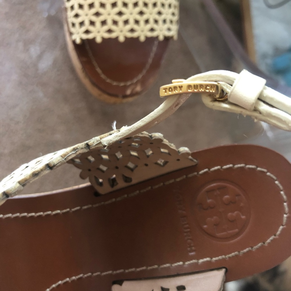 🌻Tory Burch Daisy Perforated Wedge🌻 - Picture 2 of 5
